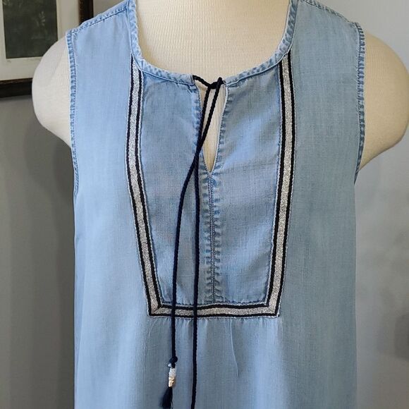 Max Jeans sleevless top. Lightweight blue, v neck with tie. Oversized small. - Picture 2 of 6